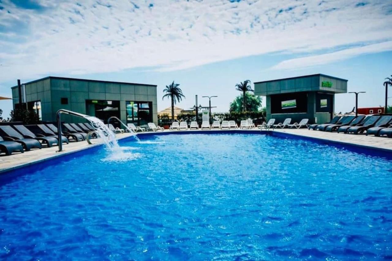 Baby Sea View And Pools Apartment- Mamaia Beach Resort Năvodari Exterior foto